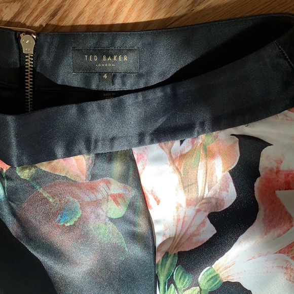 Ted Baker full pleated skirt, with pockets! - Picture 2 of 4